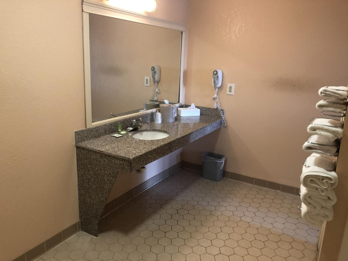 Bathroom 4, West Bank Inn, Richmond