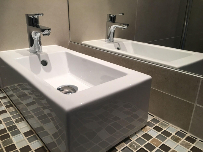 Bathroom 4, Hotel du Parc - Montpellier, Hérault