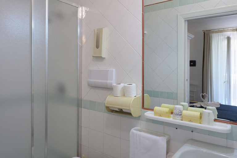 Bathroom 4, Hotel7Bello, Salerno