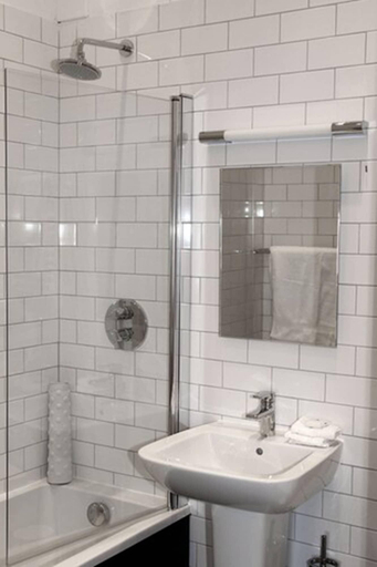 Bathroom 4, The Kings Arms, Hertfordshire