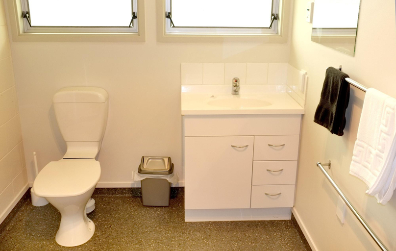 Bathroom 5, Westport Motels, Buller