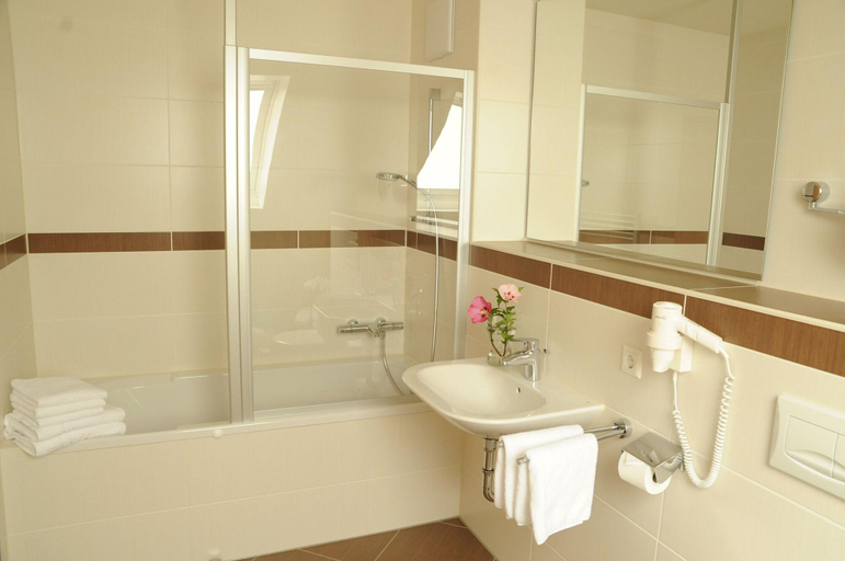 Bathroom 4, Beierleins Hotel & Catering GmbH, Zwickau