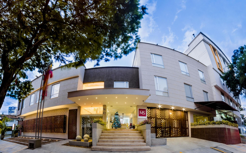 Exterior & Views