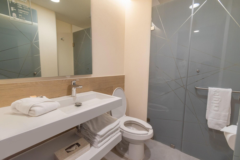 Bathroom 4, Hotel Highland Chihuahua, Chihuahua