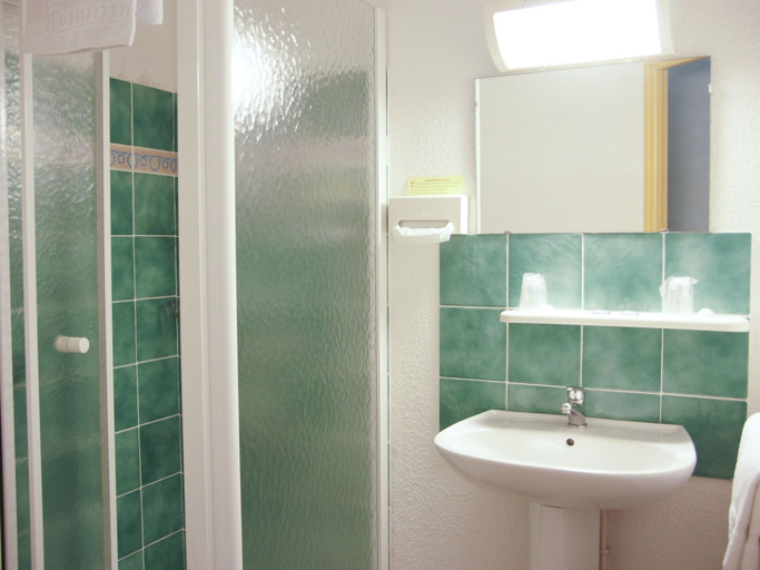 Bathroom 4, Hôtel de France, Aude