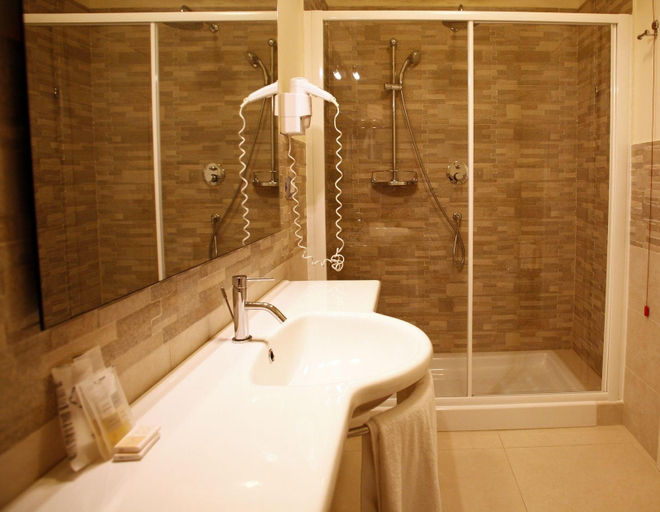 Bathroom 4, Hotel Valeria del Mar, Cosenza