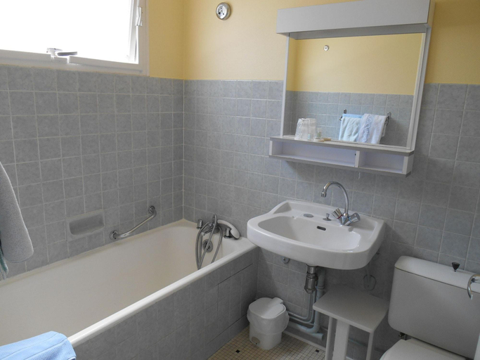 Bathroom 4, A L'Abri des Vents, Manche