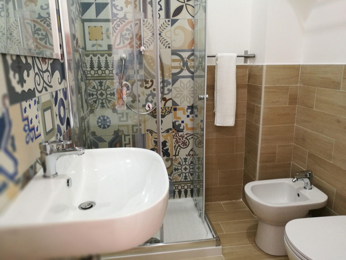 Bathroom 5, B&B Laura e Chiara, Trapani