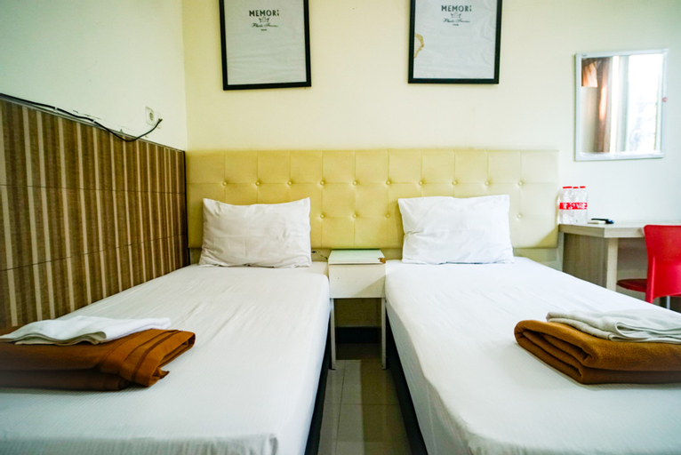 Bedroom 2, Hoki Homestay Syariah RedPartner near Rumah Sakit Dr Soetomo Surabaya, Surabaya