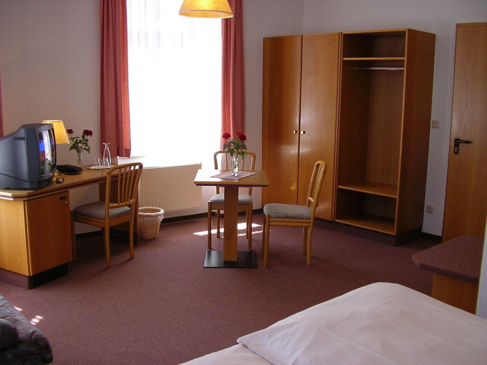 Bedroom 2, Hotel Goldene Sonne, Erzgebirgskreis