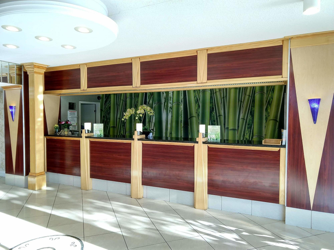 Public Area 2, Tiki Resort, Warren