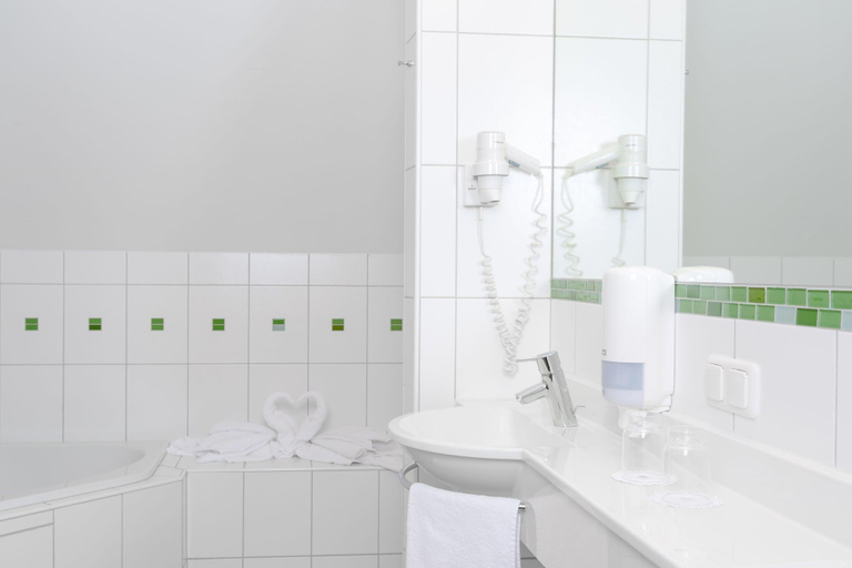 Bathroom, 1A Landhotel Schicklberg, Linz Land