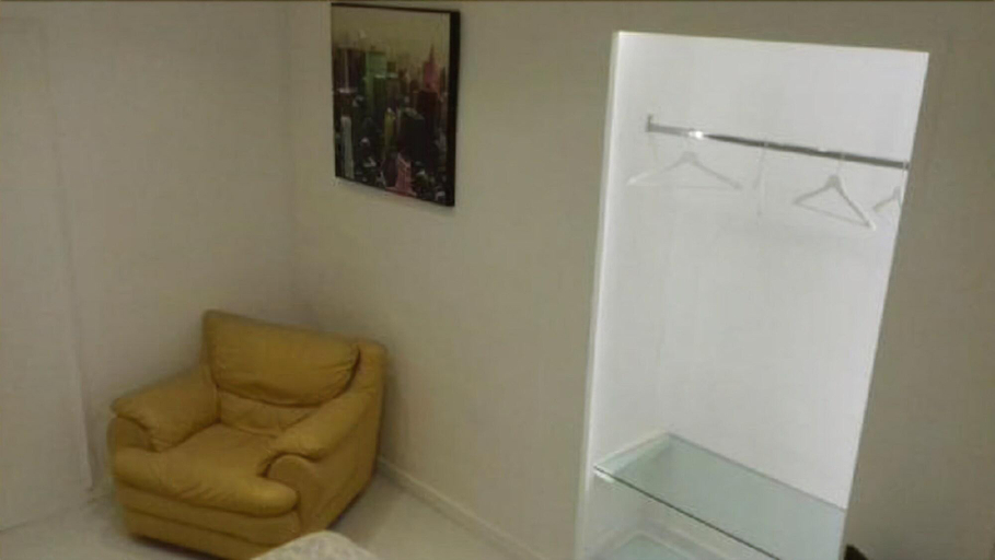 Bathroom 5, B&B Chiaia 32, Napoli