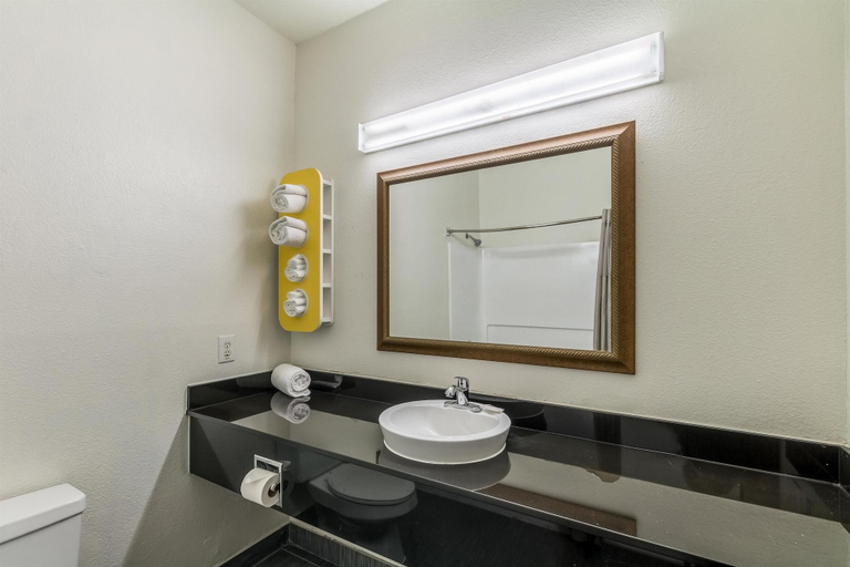 Bathroom 4, Motel 6 North Richland Hills, TX – Rufe Snow, Tarrant