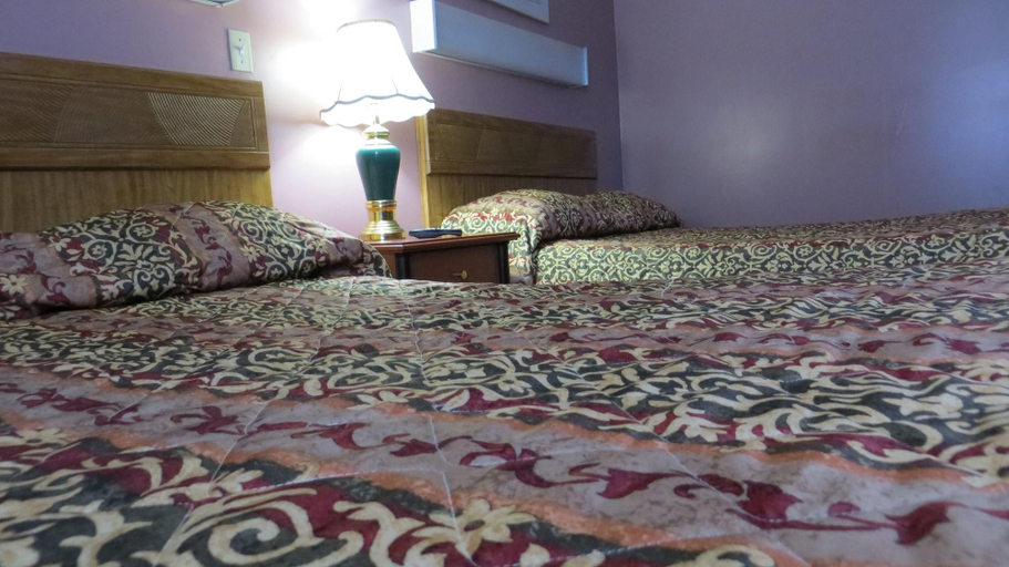 Bedroom 4, Kings Inn - Orillia, Simcoe