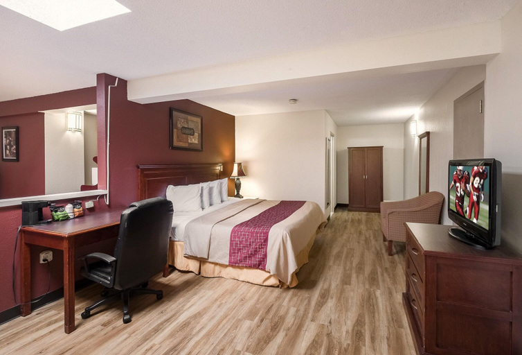 Bedroom 3, Red Roof Inn Hartford - Vernon, Tolland