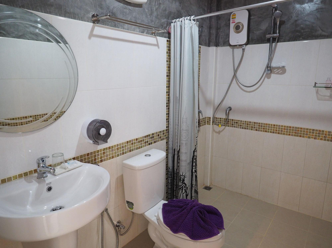 Bathroom 3, Baan Keree Thara Khiri Wong, Lan Saka