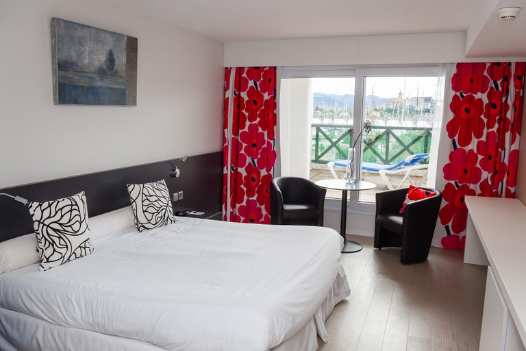Bedroom, RELAIS THALASSO Hendaye Hôtel Serge Blanco, Pyrénées-Atlantiques