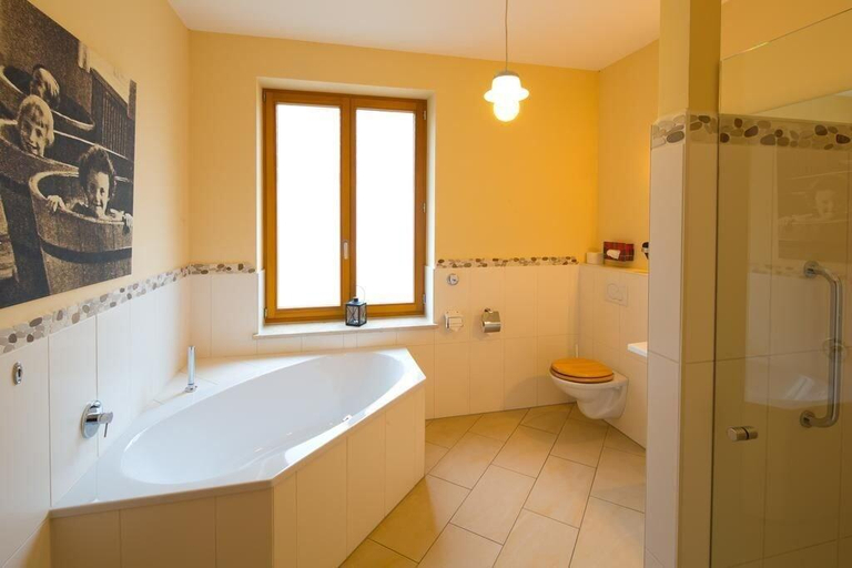 Bathroom 5, Plumbohms Echt-Harz-Apartments, Goslar