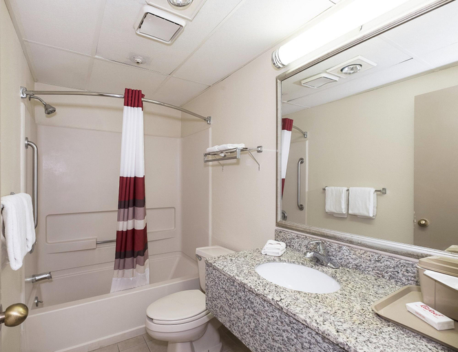 Bathroom 4, Red Roof Inn Hartford - Vernon, Tolland