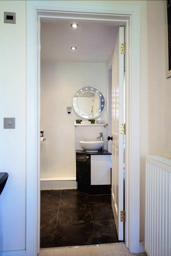 Bathroom 4, Rollestone Manor, Wiltshire