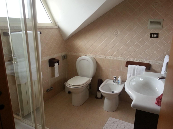 Bathroom 3, Domus Gratiae, Roma