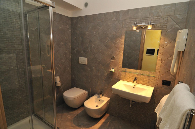 Bathroom 4, La Locanda del Cavaliere, Latina