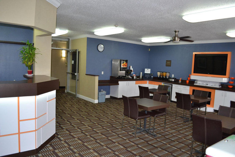 Public Area 3, Countryside Inn & Suites Fremont, Dodge