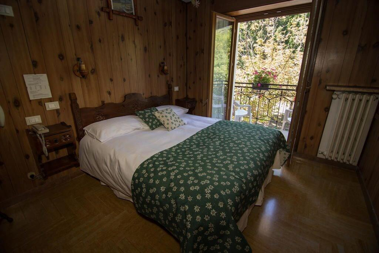 Bedroom 3, Hotel Edelweiss, Cuneo
