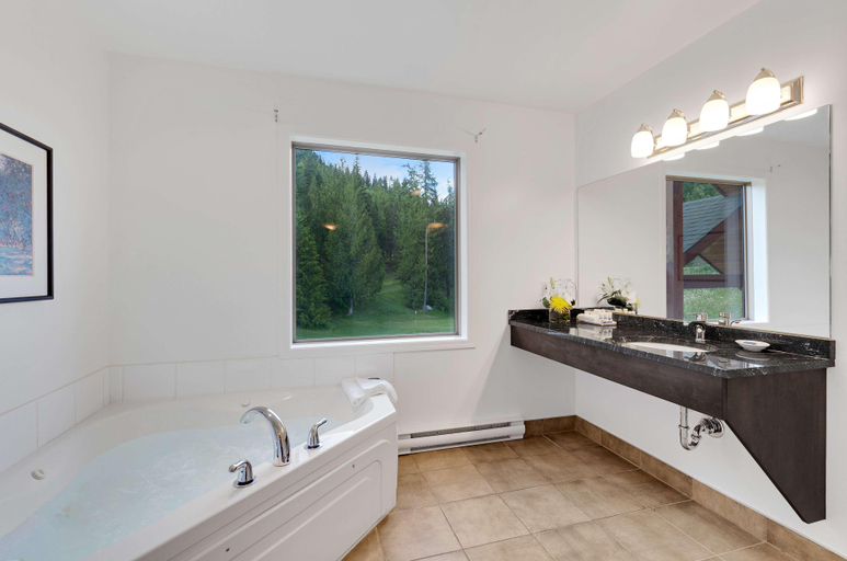 Bedroom 3, Kootenay Lakeview Resort , BW Signature Collection, Central Kootenay