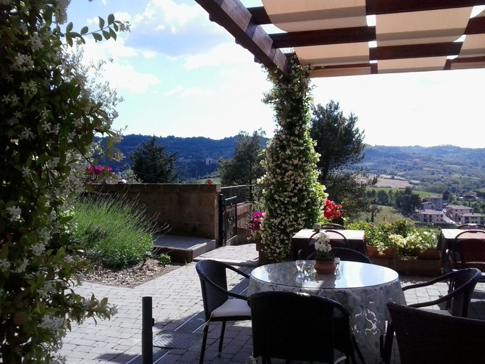 Exterior & Views 3, B&B Chiara e Benedetta (La villa degli Ulivi), Terni