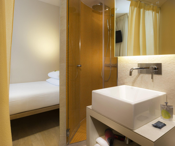 Bathroom 4, Hotel Andrea, Paris