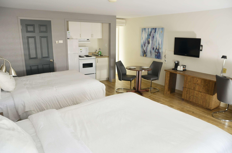Bedroom 3, Dannys Hotel Suites SureStay Collection by BW, Gloucester