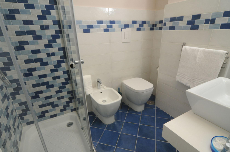 Bathroom 4, La Casa Di Giorgio, Napoli