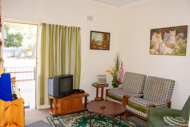 Public Area 3, Kimba Units - Better than a motel room - self contained and pet friendly, Kimba