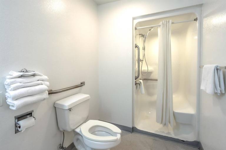 Bathroom 5, Motel 6 Chattanooga, TN, Hamilton
