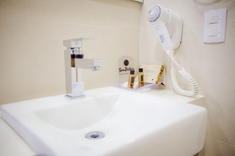 Bathroom 4, Hotel San Pietro, Pato Branco
