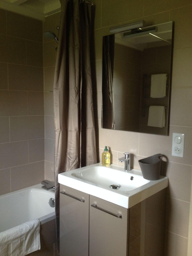 Bathroom 5, L'auberge du Mont, Calvados