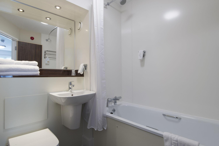 Bathroom 4, Kings Chamber, Doncaster by Marston's Inns, Doncaster