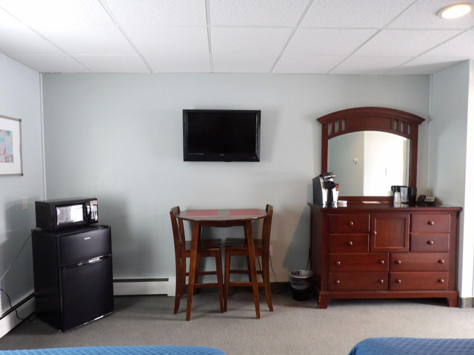 Bedroom 4, Colonial Valley Motel, Franklin
