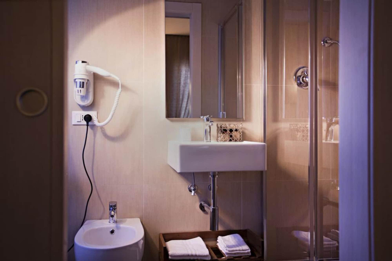 Bathroom 5, B&B Igea 50, Modena