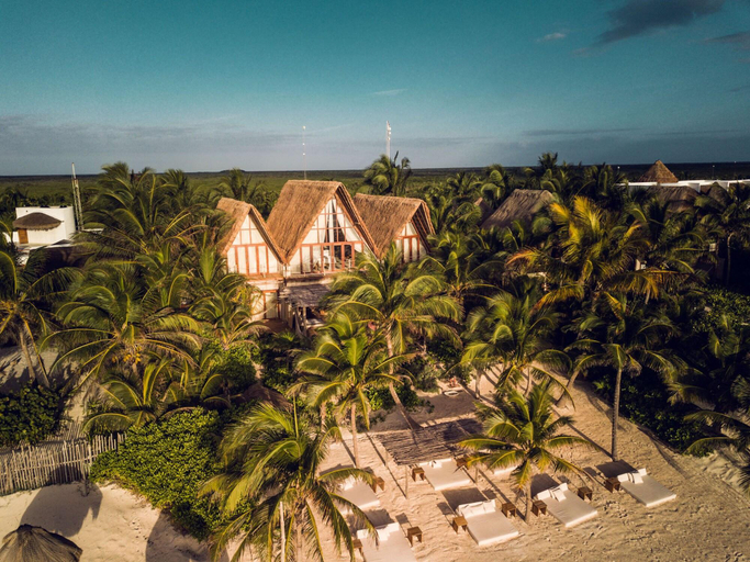 Exterior & Views