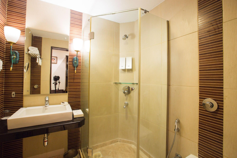 Bathroom 4, Residency Club, Pune