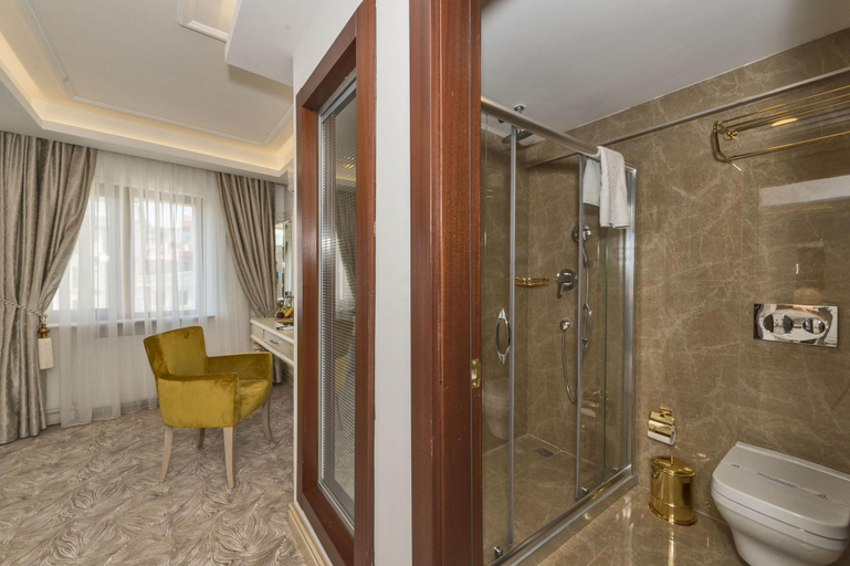 Bathroom 5, Escardin Hotel, Fatih