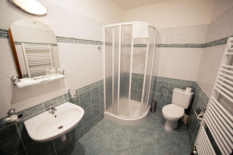 Bathroom 4, Hotel Bristol, Banská Štiavnica