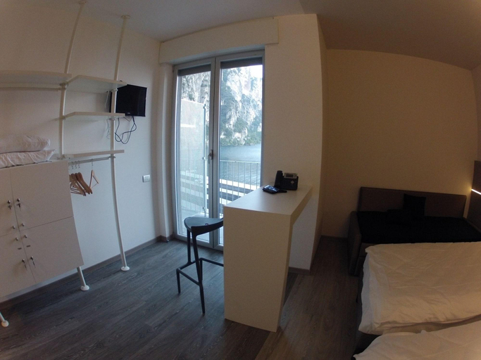 Bedroom 3, Sail Home - Apartments for Wind Lovers, Brescia
