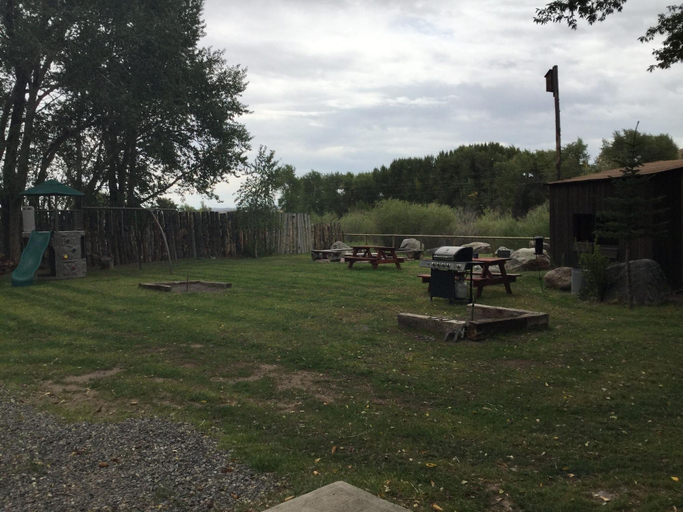 Others 5, Chinook Winds Motel, Fremont