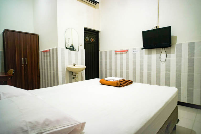 Bedroom 3, Hoki Homestay Syariah RedPartner near Rumah Sakit Dr Soetomo Surabaya, Surabaya