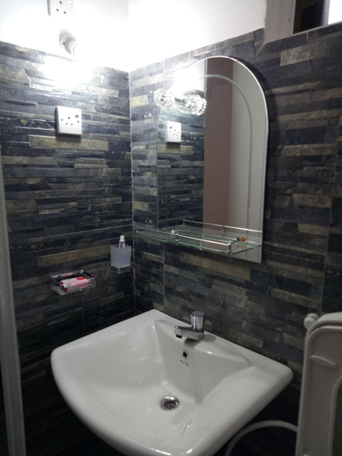 Bathroom 5, House Of Seya, Katana