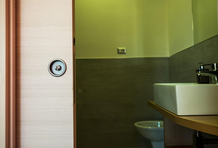 Bathroom 4, Montedonzelli B&B, Napoli